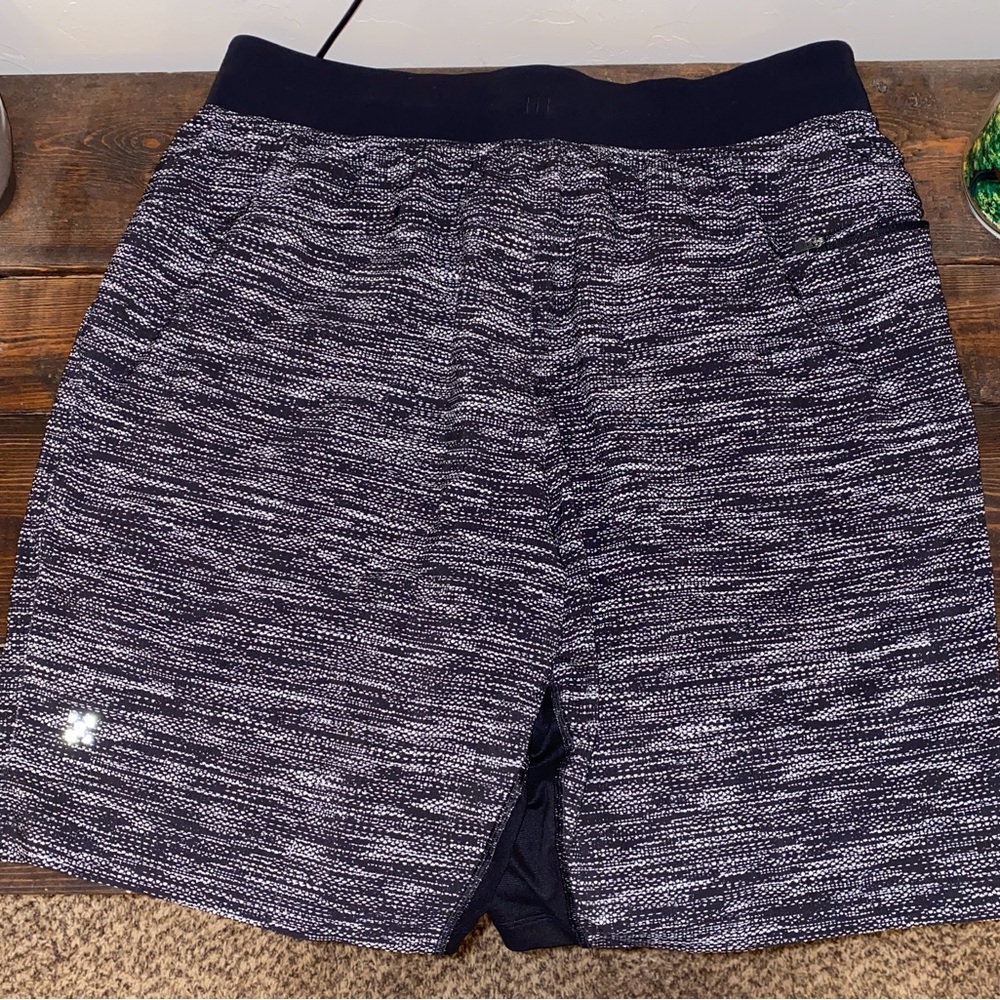 Lululemon Men's T.H.E. SHORTS 9" Linerless Large White Noise Alpine Active